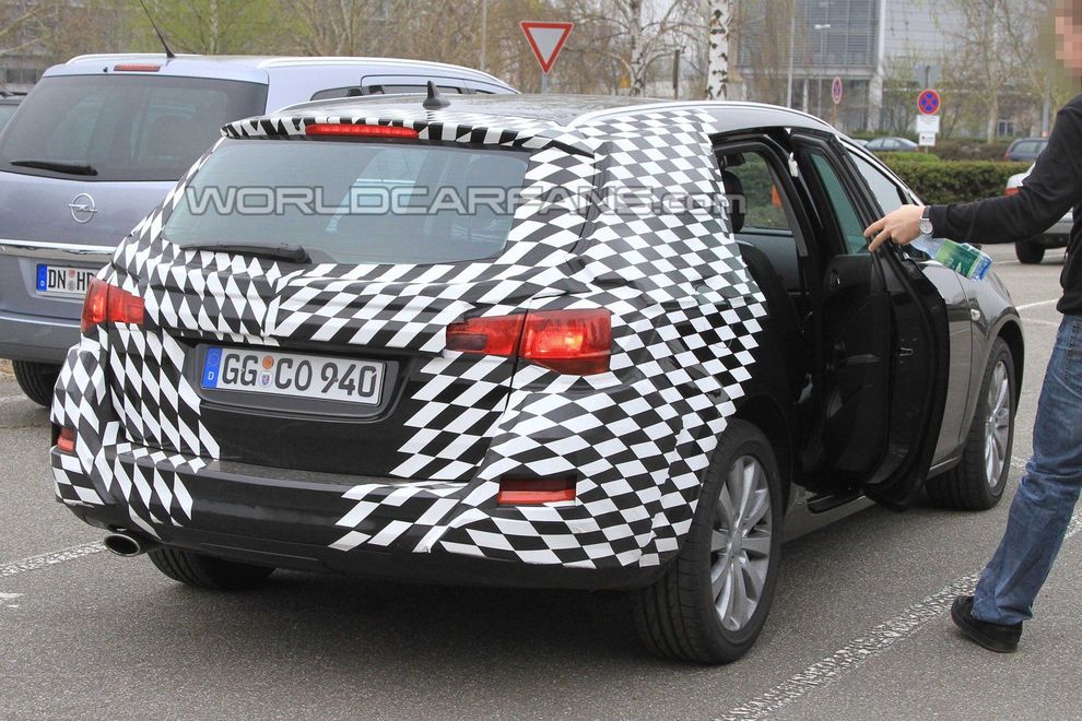 Nowy Opel Astra IV Sports Tourer - zdjcie szpiegowskie