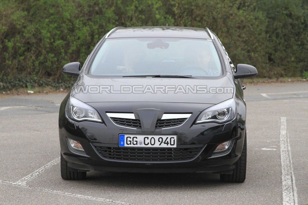 Nowy Opel Astra IV Sports Tourer - zdjcie szpiegowskie
