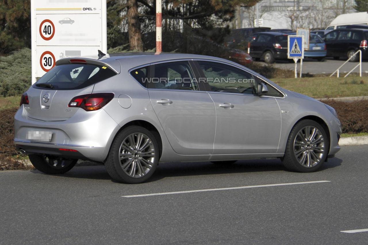 Opel Astra 2012
