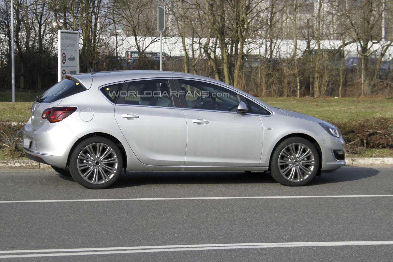 Opel Astra 2012