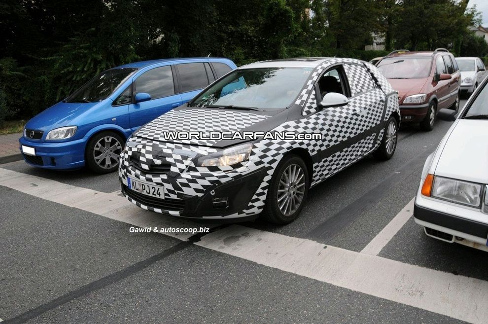 Nowy Opel Astra IV OPC 2011 - zdjcie szpiegowskie