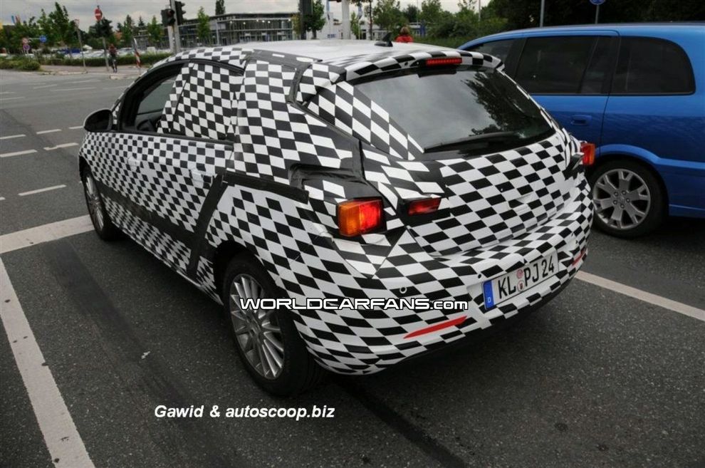 Nowy Opel Astra IV OPC 2011 - zdjcie szpiegowskie