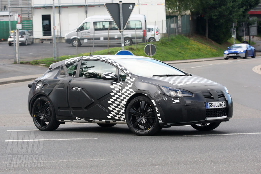 Nowy Opel Astra OPC IV 2011 - zdjcie szpiegowskie