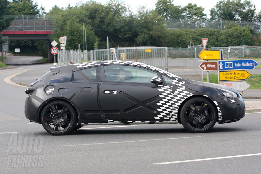 Nowy Opel Astra OPC IV 2011 - zdjcie szpiegowskie