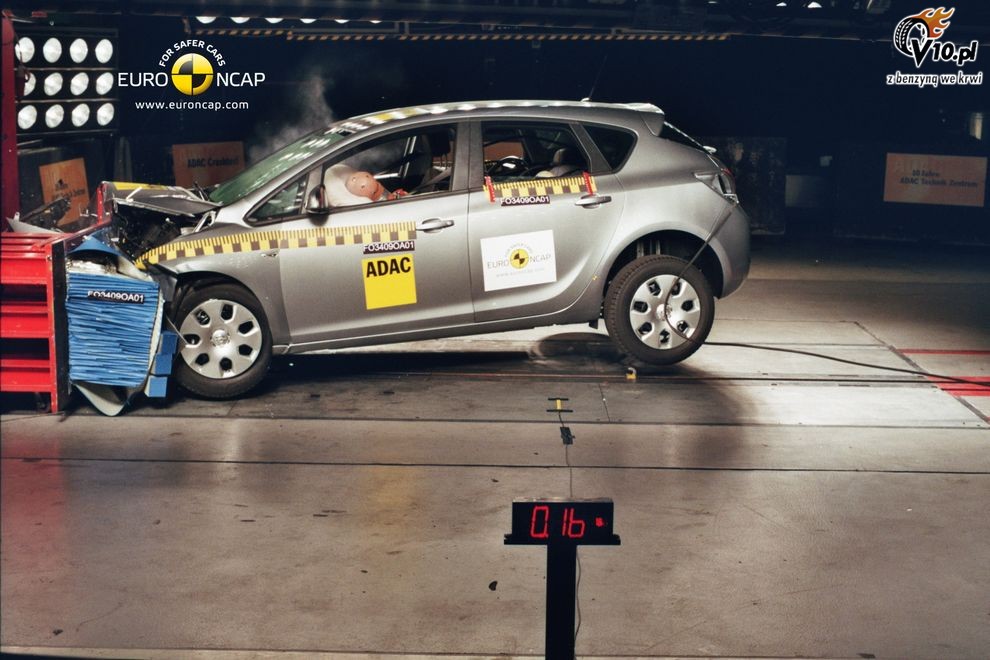Nowy Opel Astra IV - test zderzeniowy EuroNCAP