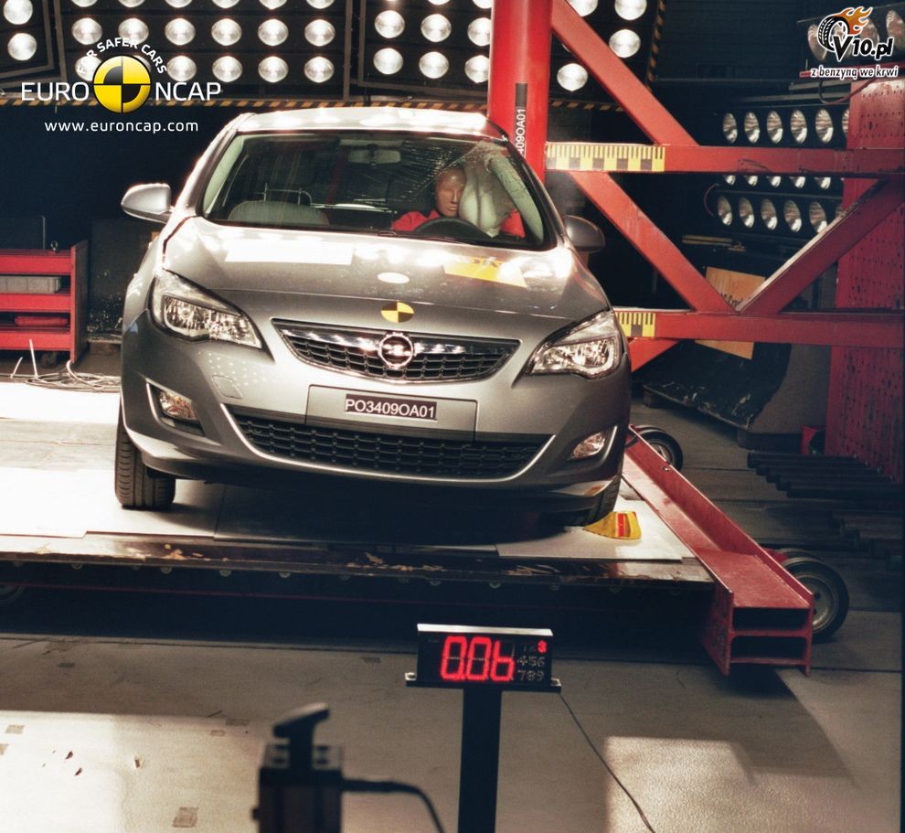 Nowy Opel Astra IV - test zderzeniowy EuroNCAP
