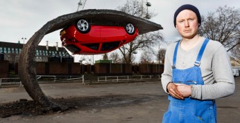 Nowy Opel Corsa stał się elementem nietypowej rzeźby