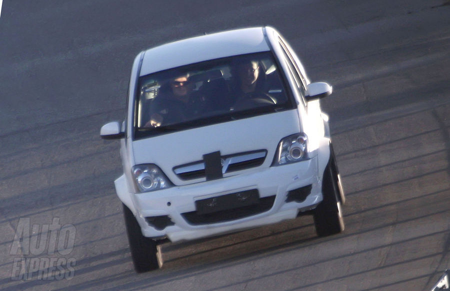 Nowy Opel Corsa SUV - zdjcie szpiegowskie