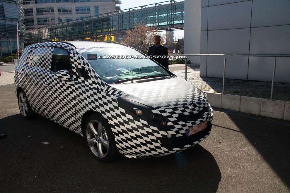 Nowy Opel Zafira III 2012 - zdjcie szpiegowskie