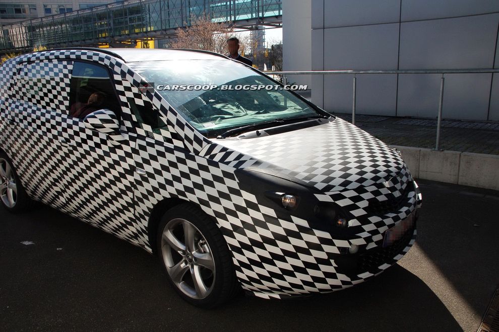 Nowy Opel Zafira III 2012 - zdjcie szpiegowskie