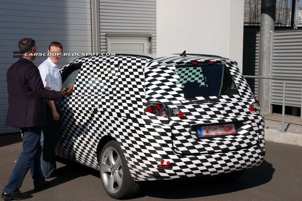 Nowy Opel Zafira 2012 - zdjcie szpiegowskie