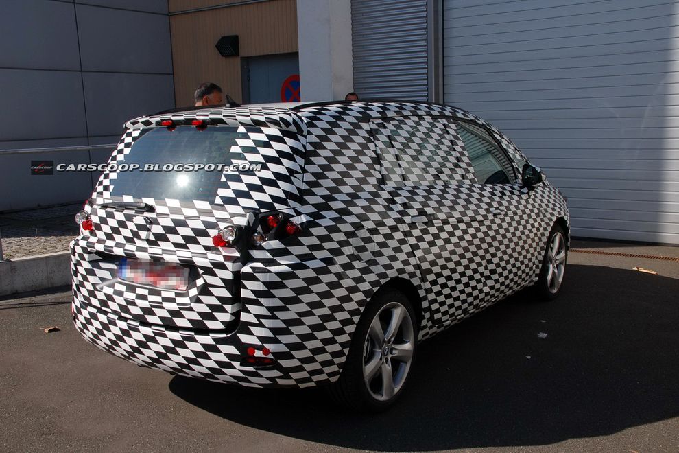 Nowy Opel Zafira III 2012 - zdjcie szpiegowskie