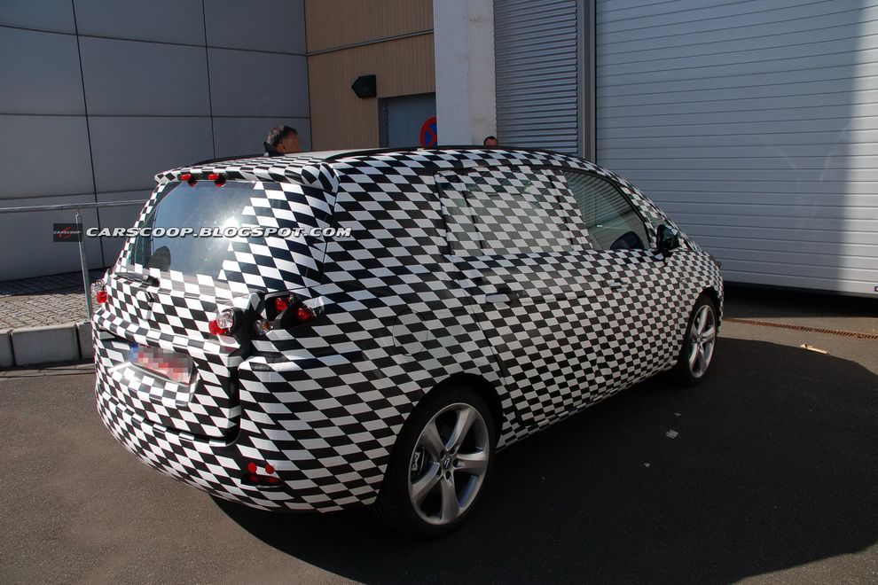 Nowy Opel Zafira III 2012 - zdjcie szpiegowskie