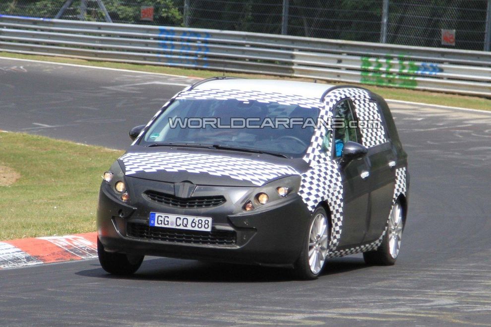 Nowy Opel Zafira III 2011 - zdjcie szpiegowskie