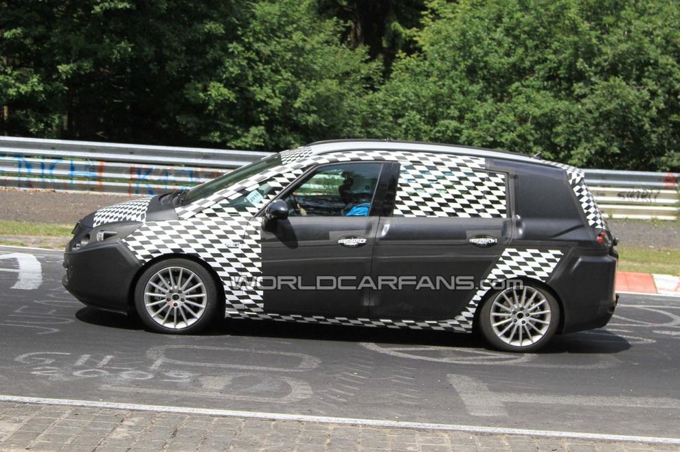 Nowy Opel Zafira III 2011 - zdjcie szpiegowskie