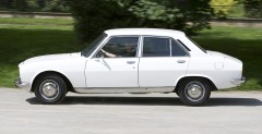 Zabytkowy Peugeot 504 prezydenta Iranu na aukcji charytatywnej