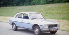 Zabytkowy Peugeot 504 prezydenta Iranu na aukcji charytatywnej