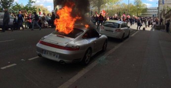 Porsche 911 zostało podpalone przez protestujących we Francji