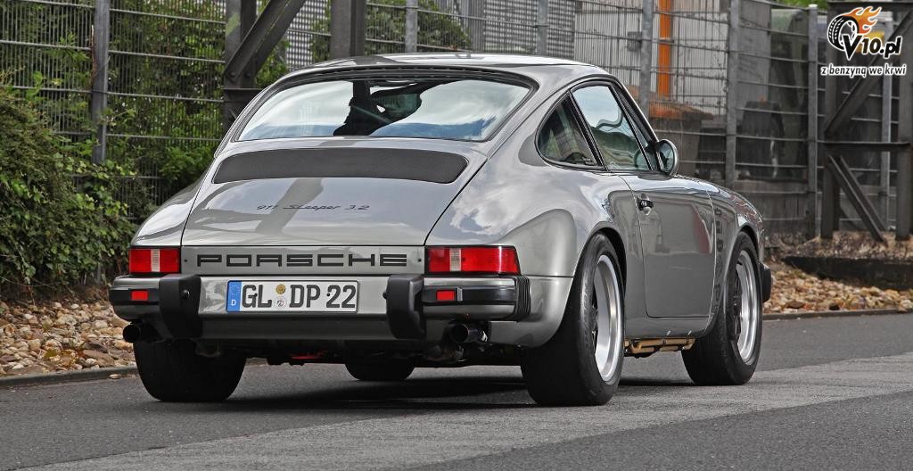 Porsche 911 Carrera DP Motorsport