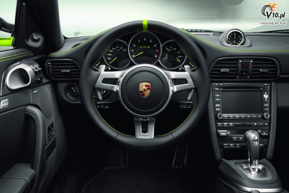 Porsche 911 Turbo S Edition 918 Spyder