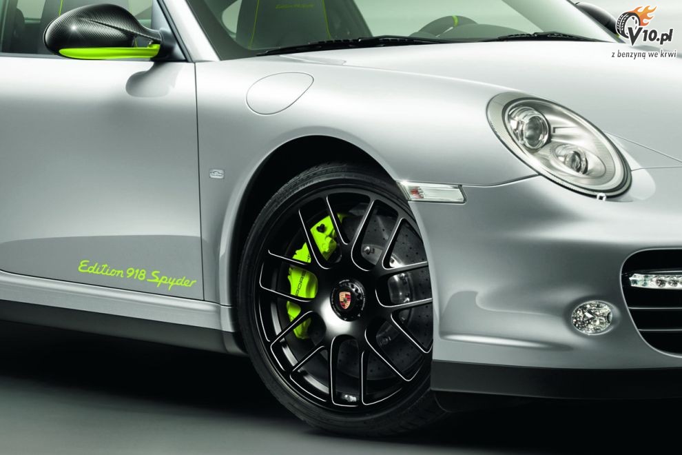Porsche 911 Turbo S Edition 918 Spyder