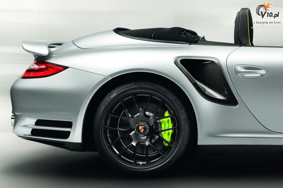 Porsche 911 Turbo S Edition 918 Spyder