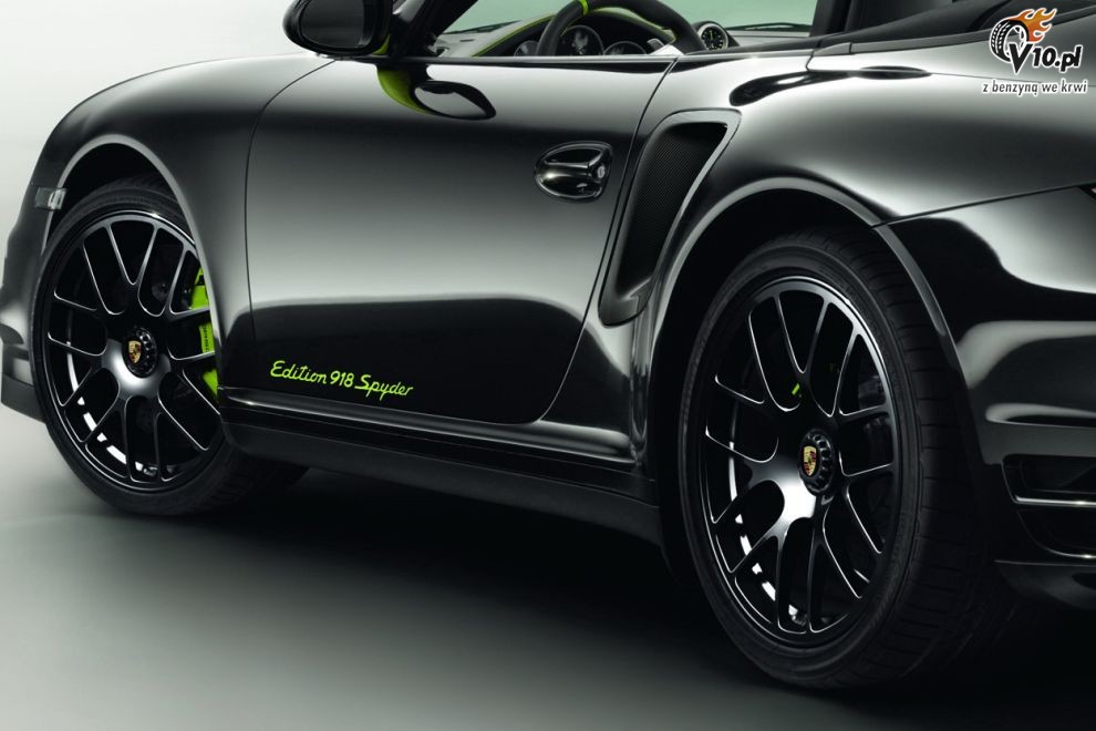 Porsche 911 Turbo S Edition 918 Spyder