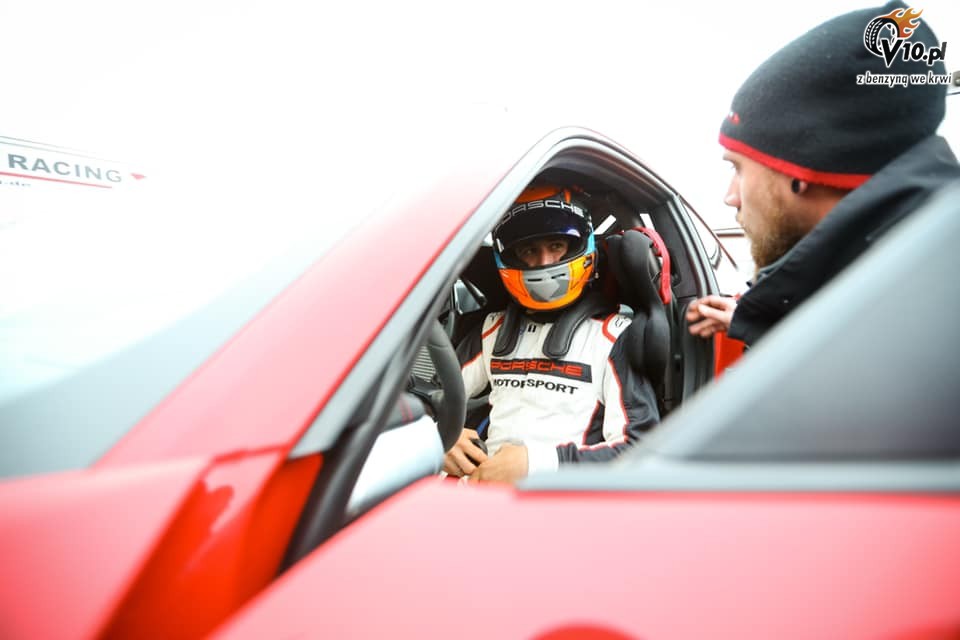 Porsche 911 GT2 RS MR