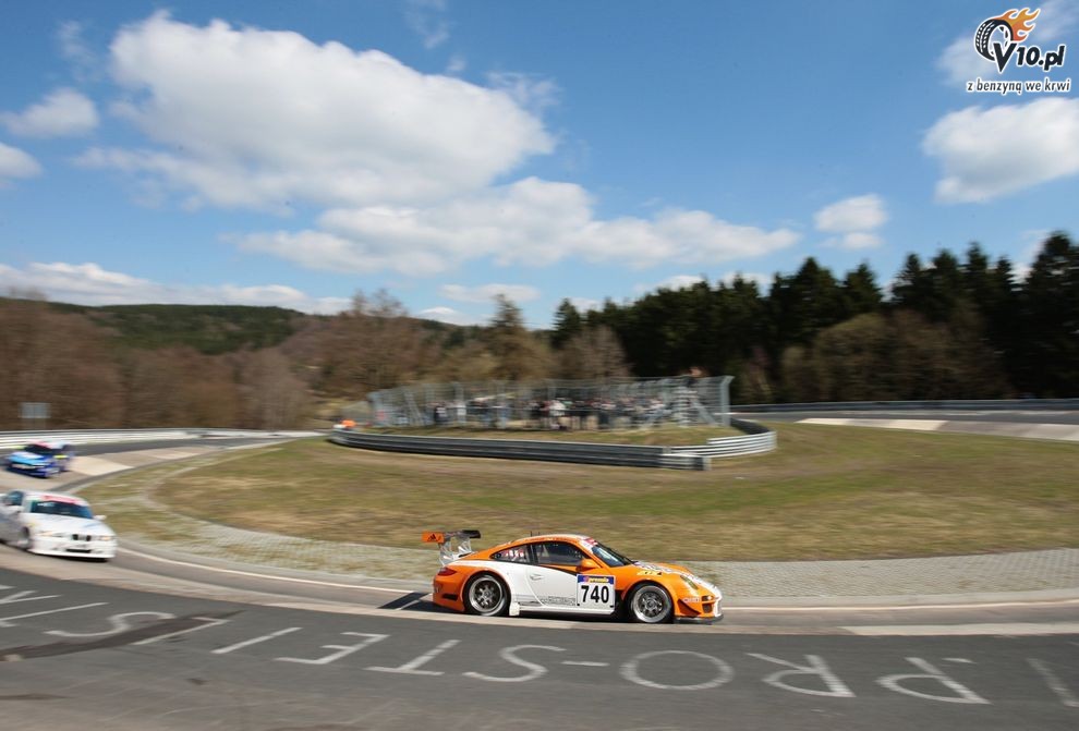 Porsche 911 GT3 R Hybrid podczas wycigu