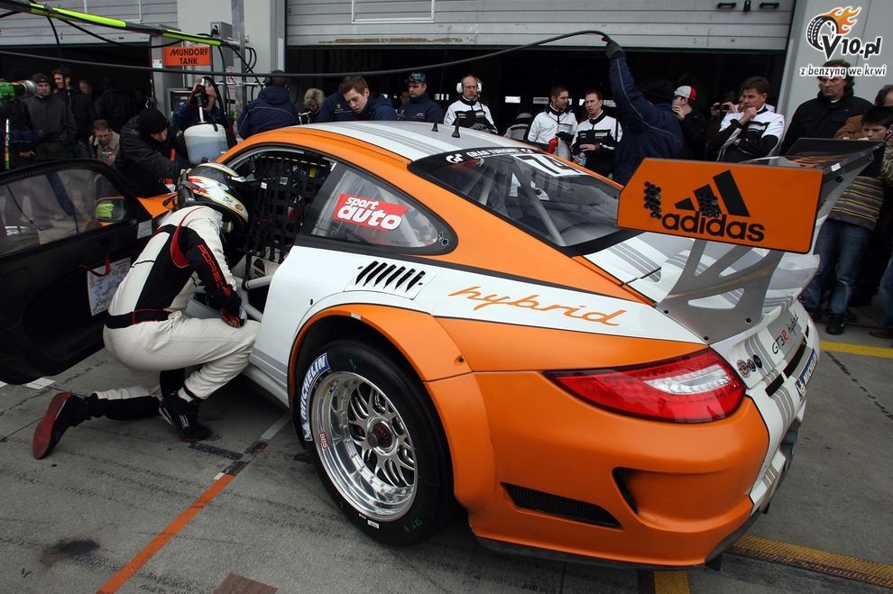 Porsche 911 GT3 R Hybrid podczas wycigu