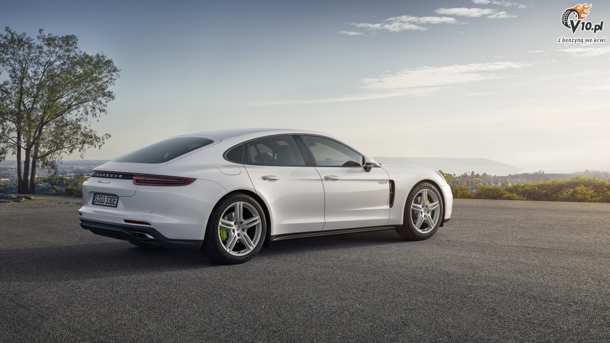Porsche Panamera 4 E-Hybrid zadebiutuje w Paryu