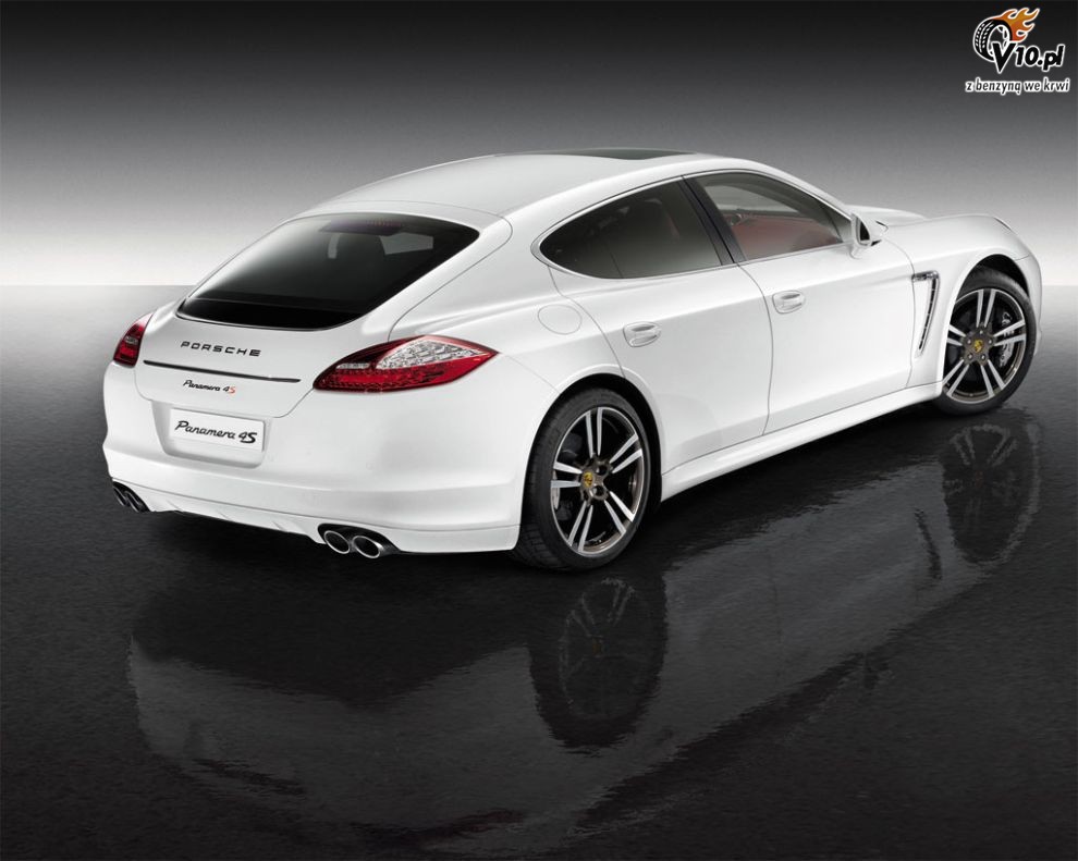 Porsche Panamera 4S Exclusive Middle East Edition