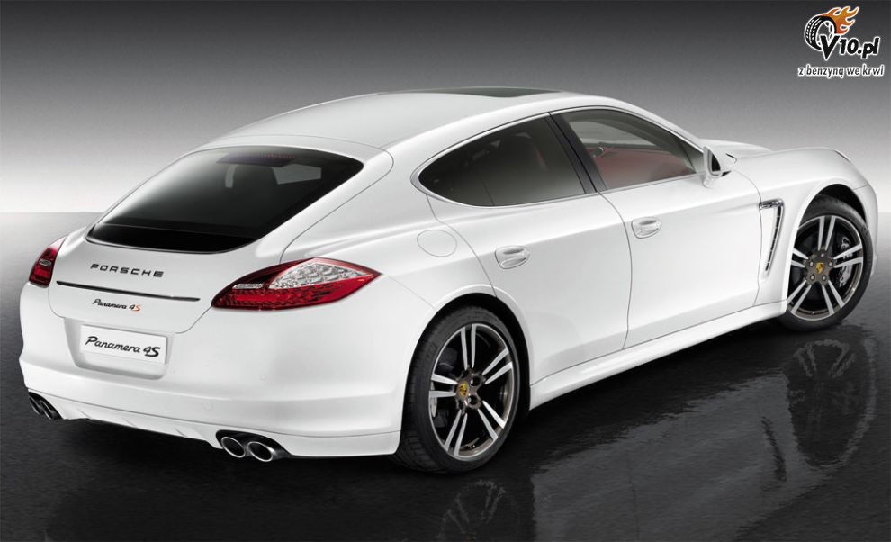 Porsche Panamera 4S Exclusive Middle East Edition