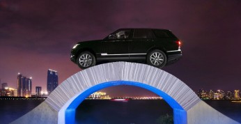 Land Rover zbudował papierowy most z okazji 45-lecia Range Rovera