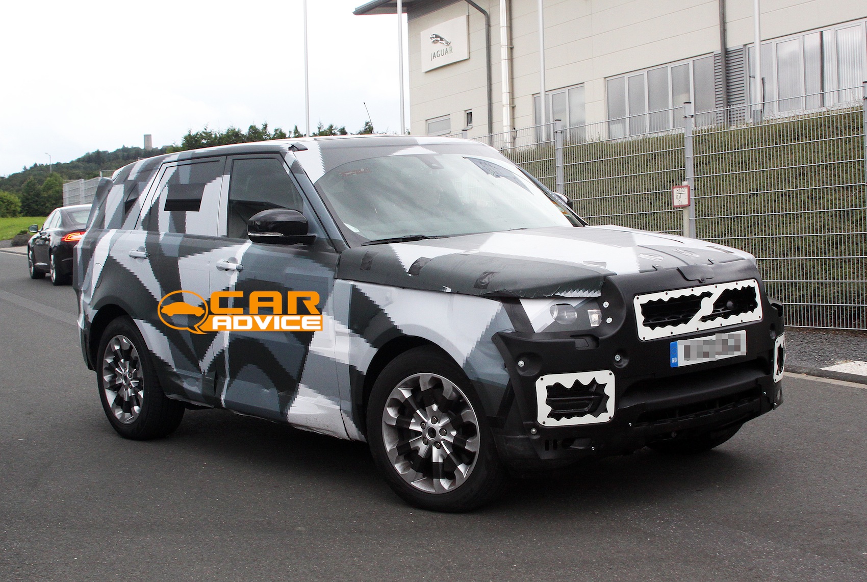 Zakamuflowany Range Rover Sport