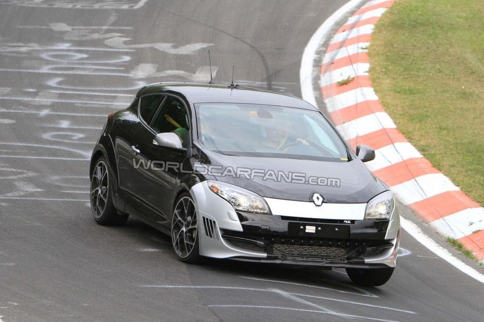 Nowe Renault Megane RS Special Edition - zdjcie szpiegowskie