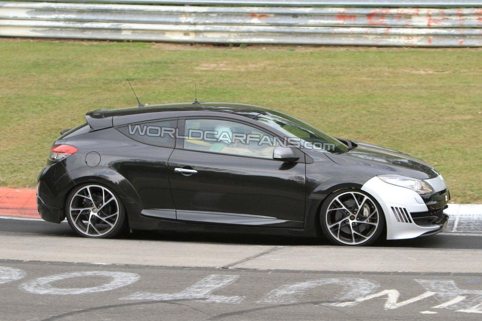 Nowe Renault Megane RS Special Edition - zdjcie szpiegowskie