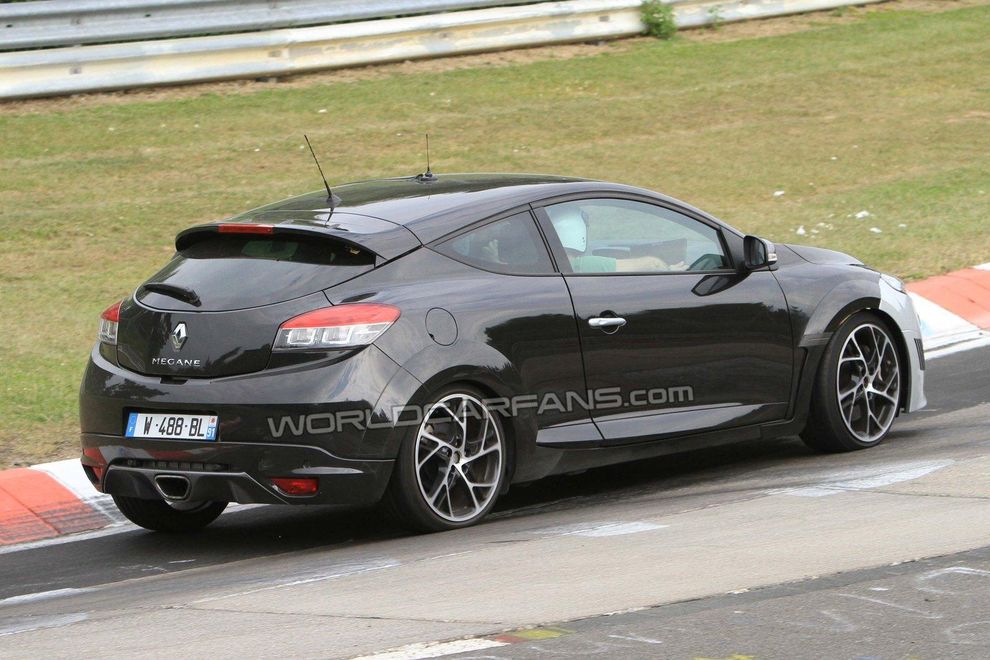Nowe Renault Megane RS Special Edition - zdjcie szpiegowskie