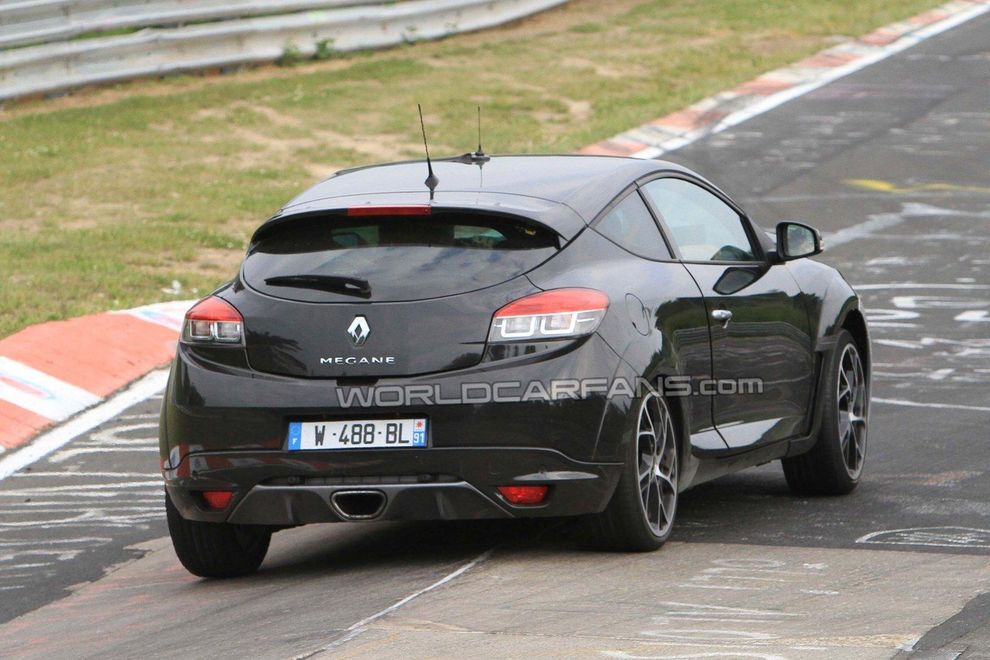 Nowe Renault Megane RS Special Edition - zdjcie szpiegowskie