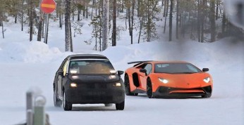 Seat Arona przyłapany w zimowej scenerii