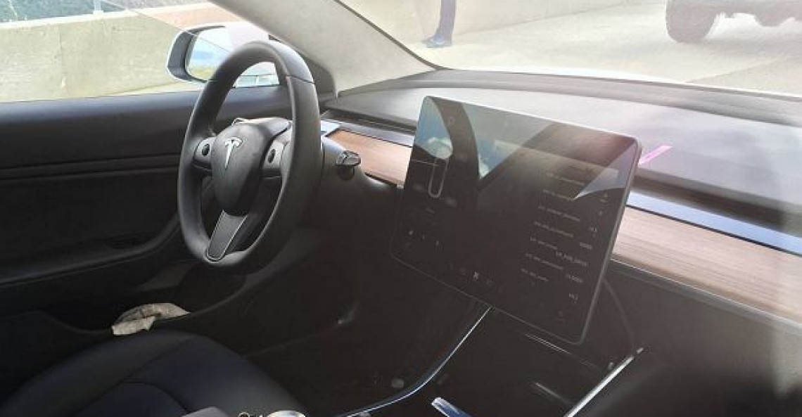 Tesla Model 3 wnętrze