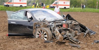 18-latka rozbiła Teslę swojego ojca