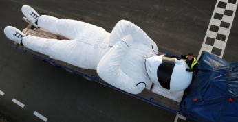 9-metrowy Stig stanie w centrum Warszawy