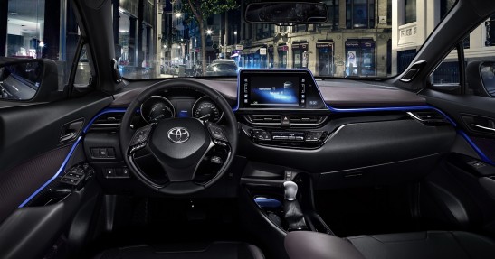 Toyota C-HR - tak wygląda wnętrze małego crossovera