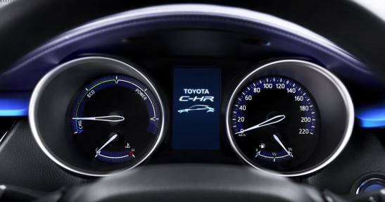 Toyota C-HR - tak wygląda wnętrze małego crossovera