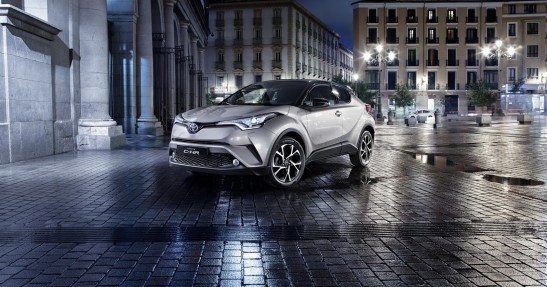 Toyota C-HR - tak wygląda wnętrze małego crossovera