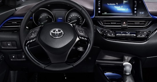Toyota C-HR - tak wygląda wnętrze małego crossovera