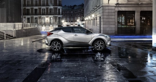 Toyota C-HR - tak wygląda wnętrze małego crossovera