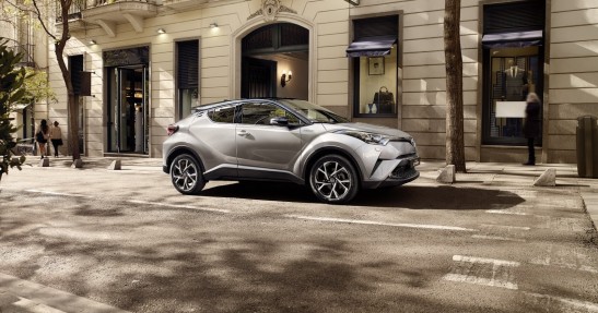 Toyota C-HR - tak wygląda wnętrze małego crossovera