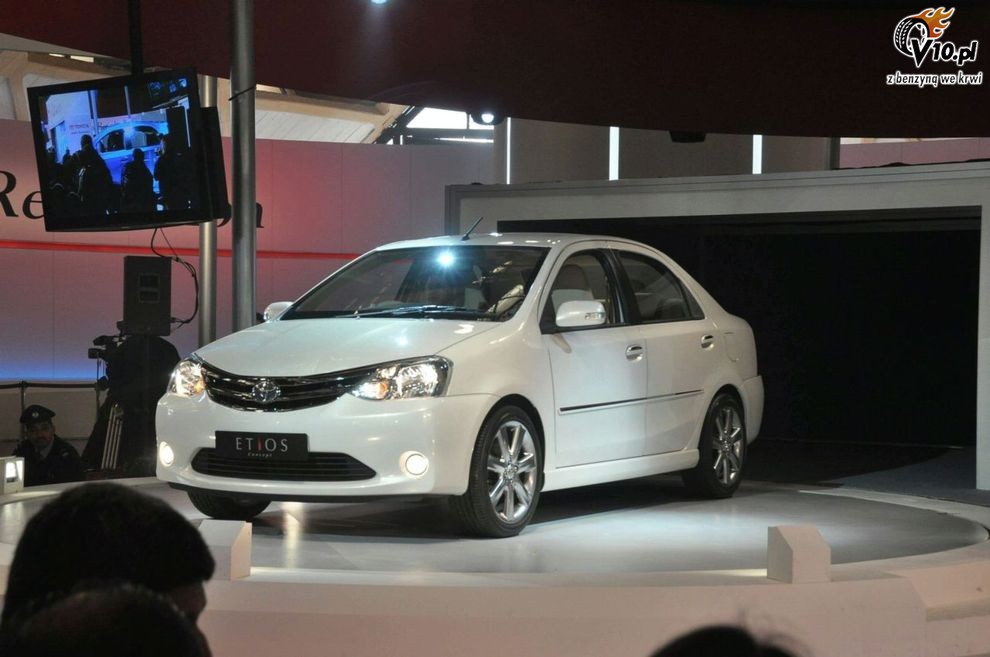 Nowa Toyota Etios Concept - New Delhi Auto Expo 2010